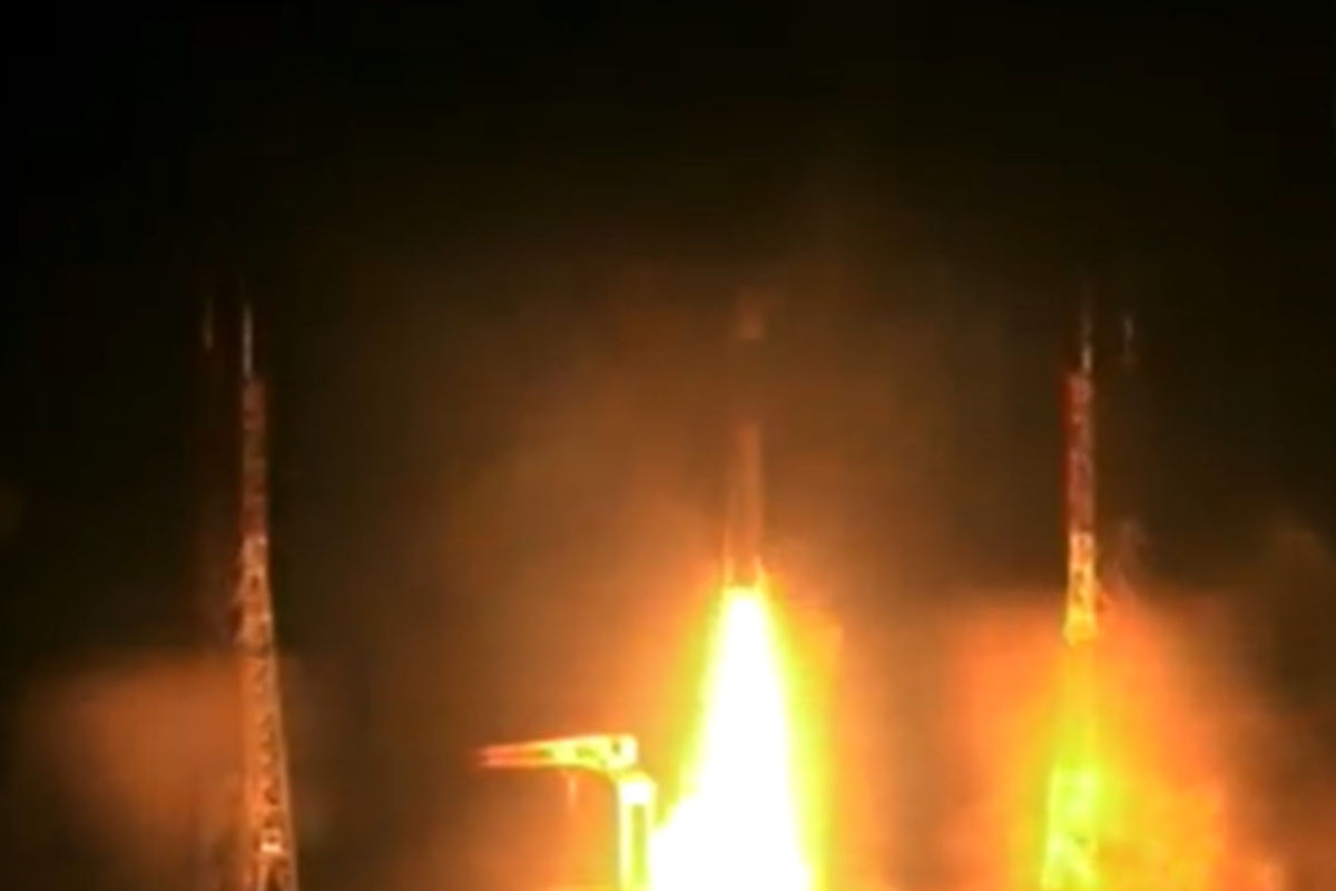 ISRO का ‘बाहुबली’ रॉकेट 36 सैटेलाइट्स के साथ  लॉन्च, देखें VIDEO