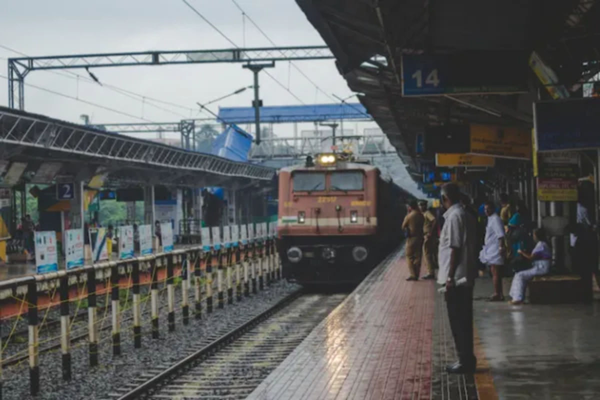 ये है भारत का वो आखिरी रेलवे स्टेशन, जहां से पैदल विदेश पहुंच सकते हैं आप