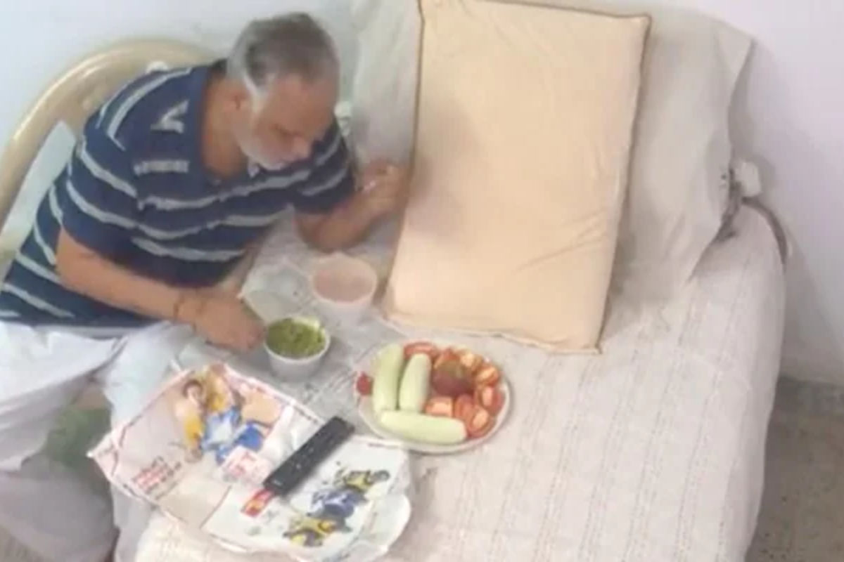 सत्येंद्र जैन का जेल से नया VIDEO वायरल, बेड पर खाना खाते दिखे, जेल का दावा- बढ़ा 8 किलो वजन