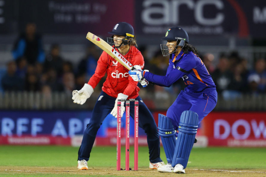 INDW v ENGW T20: इंग्लैंड पर जमकर बरसी स्मृति मंधाना, 8 विकेट से जिताया मैच