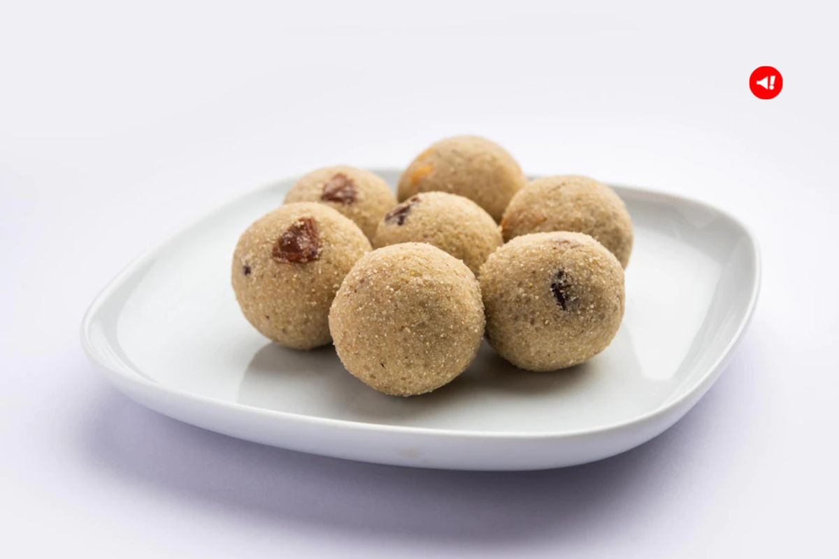 Til Ke Laddu Ki Recipe in Hindi: तिल से बनाएं स्वादिष्ट लड्डू, जानें बेहद सरल रेसिपी