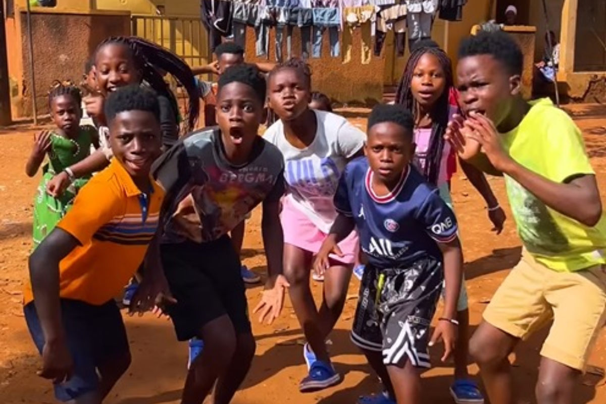 विक्की कौशल और कियारा के गाने पर Uganda के बच्चों का मूव देखकर आप भी कहेंगे ‘क्या बात है’