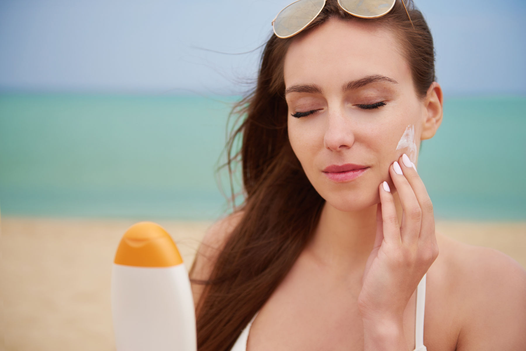 Winter Skin Care: सर्दियों के मौसम में लगाएं सनस्क्रीन, जानें इसके 5 फायदे