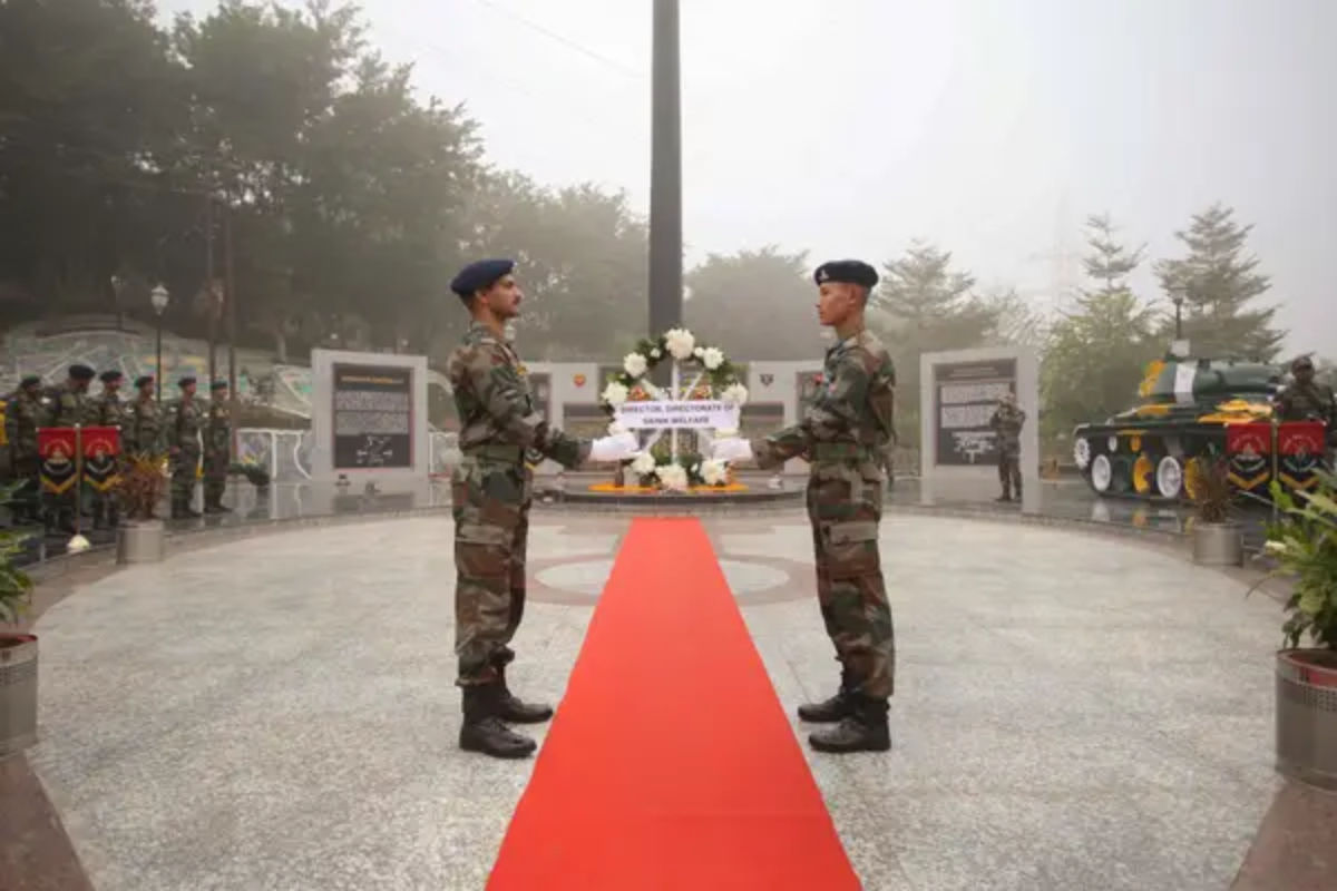 Indian Army Day 2023 Shayri in Hindi: भारतीय सेना दिवस की इन शायरी से दें हार्दिक शुभकामनाएं