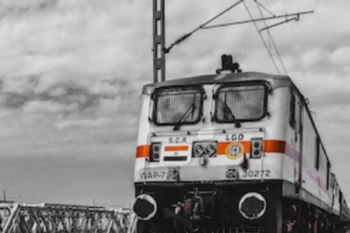 Indian Railways Jobs: भारतीय रेलवे भरेगा करीब 1.5 लाख पद! जानें कब कर सकते हैं अप्लाई