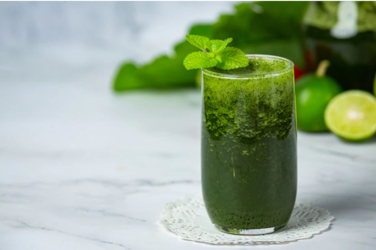 Bathua Juice Benefits: सर्दियों में हर दिन पिएं इस चीज का जूस, जिससे आप रहेंगे बिल्कुल फिट