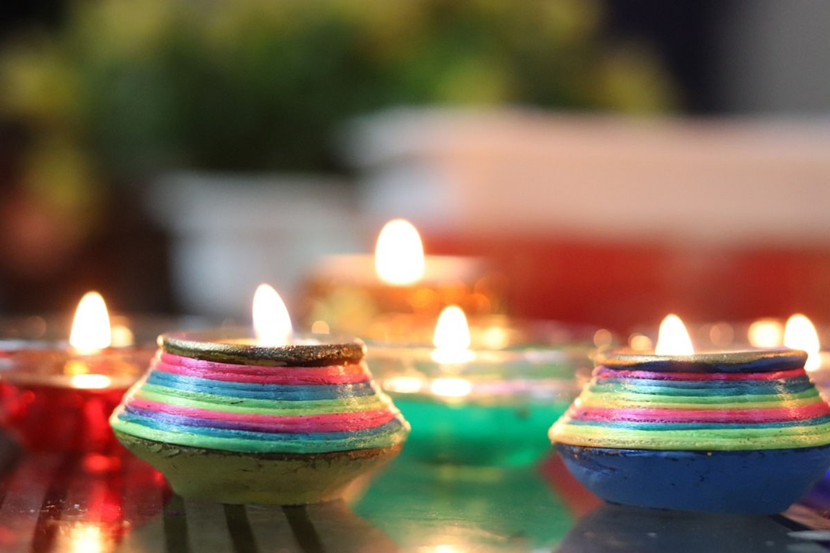 Diwali 2022 Wishes, Quotes, Messages in Hindi: दिवाली की प्रियजनों को भेजें ये हार्दिक शुभकामनाएं