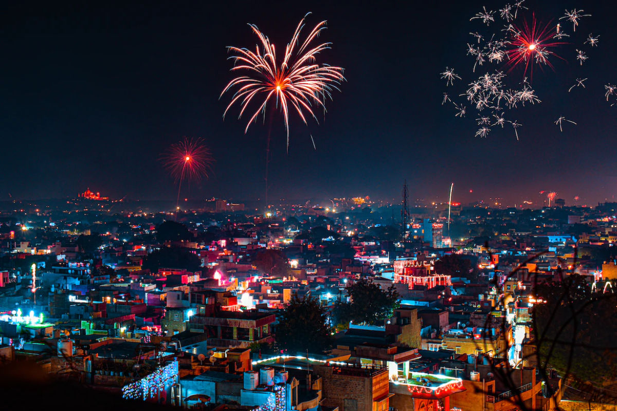 भारत के अलावा इन देशों में भी मनाया जाता है दिवाली का त्योहार, देखें लिस्ट
