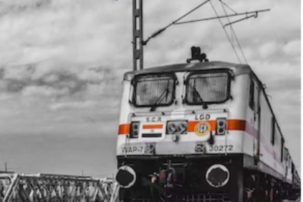 Indian Railways: घर बैठकर चुटकियों में बुक करें Tatkal Ticket, फॉलो करें ये स्टेप्स