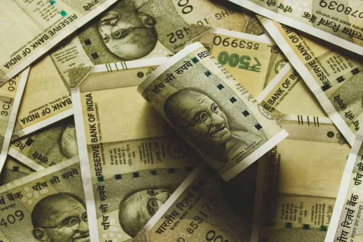Vatu Tips for Money: सोने से पहले हर रात बस कर लें ये 3 काम, नहीं होगी पैसों की कमी!