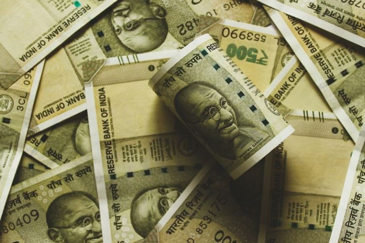 आपके खाते में 15 हजार रुपये हैं? अगर हां तो तुरंत करें निवेश, होगी बंपर कमाई!