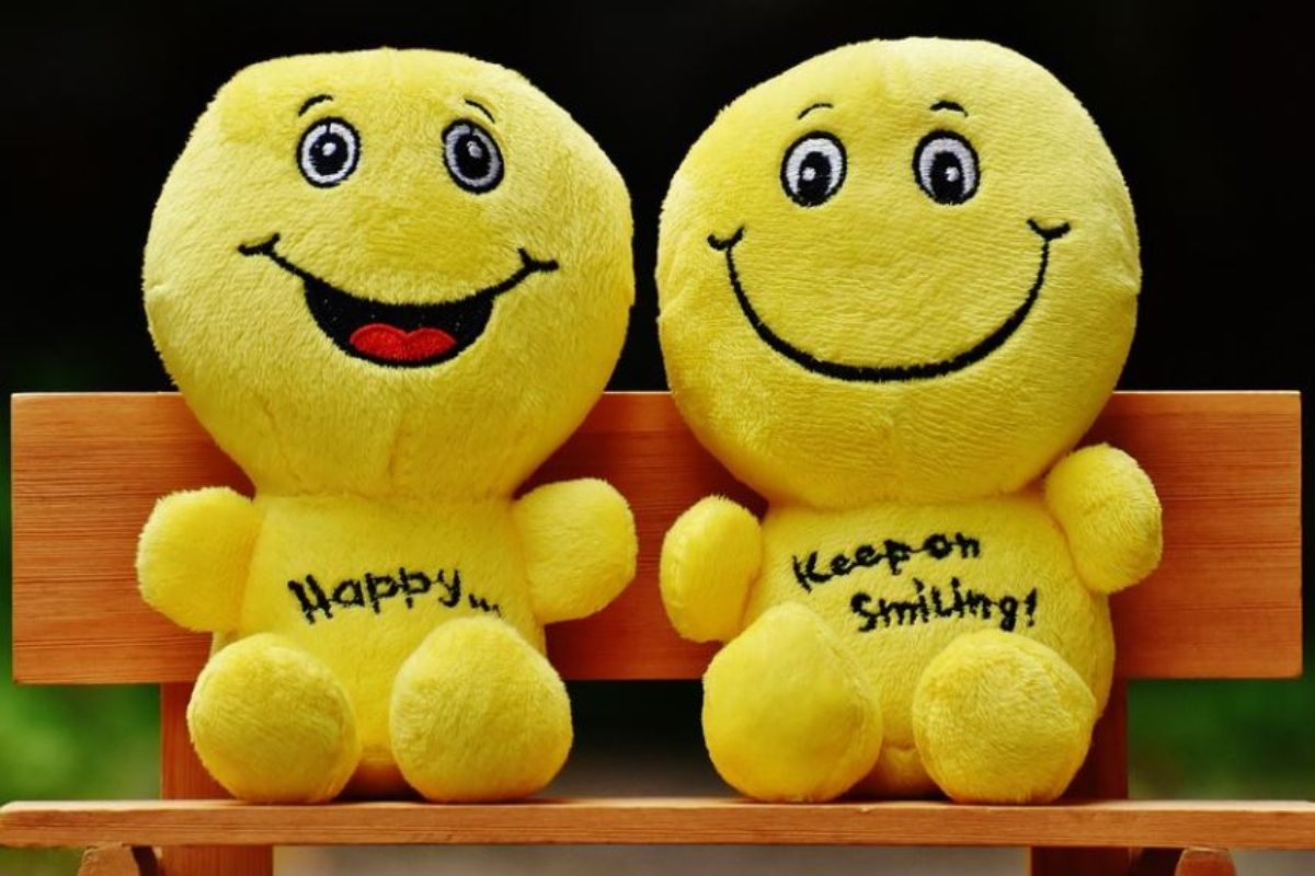 Happy New Year 2023 Funny Wishes in Hindi: नए साल पर भेजें ये मजेदार  शुभकामनाएं, चेहरे पर आ जाएगी मुस्कान