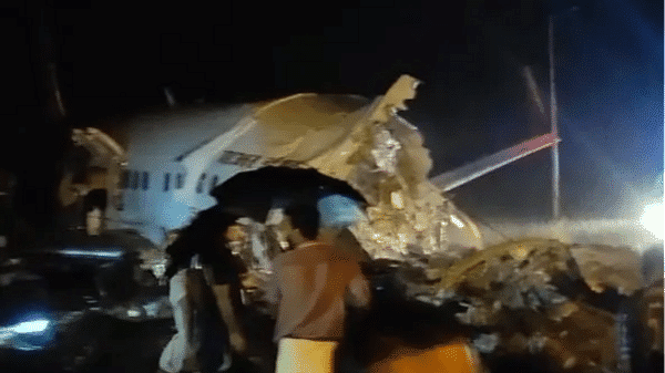 कोझिकोड एयरपोर्ट पर रनवे से फिसला एयर इंडिया एक्सप्रेस का विमान, 16 लोगों की मौत