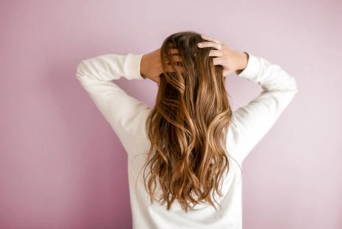 Hair Care: बरसात के मौसम में इन टिप्स से रखें बालों का ख्याल, जानें उपाय