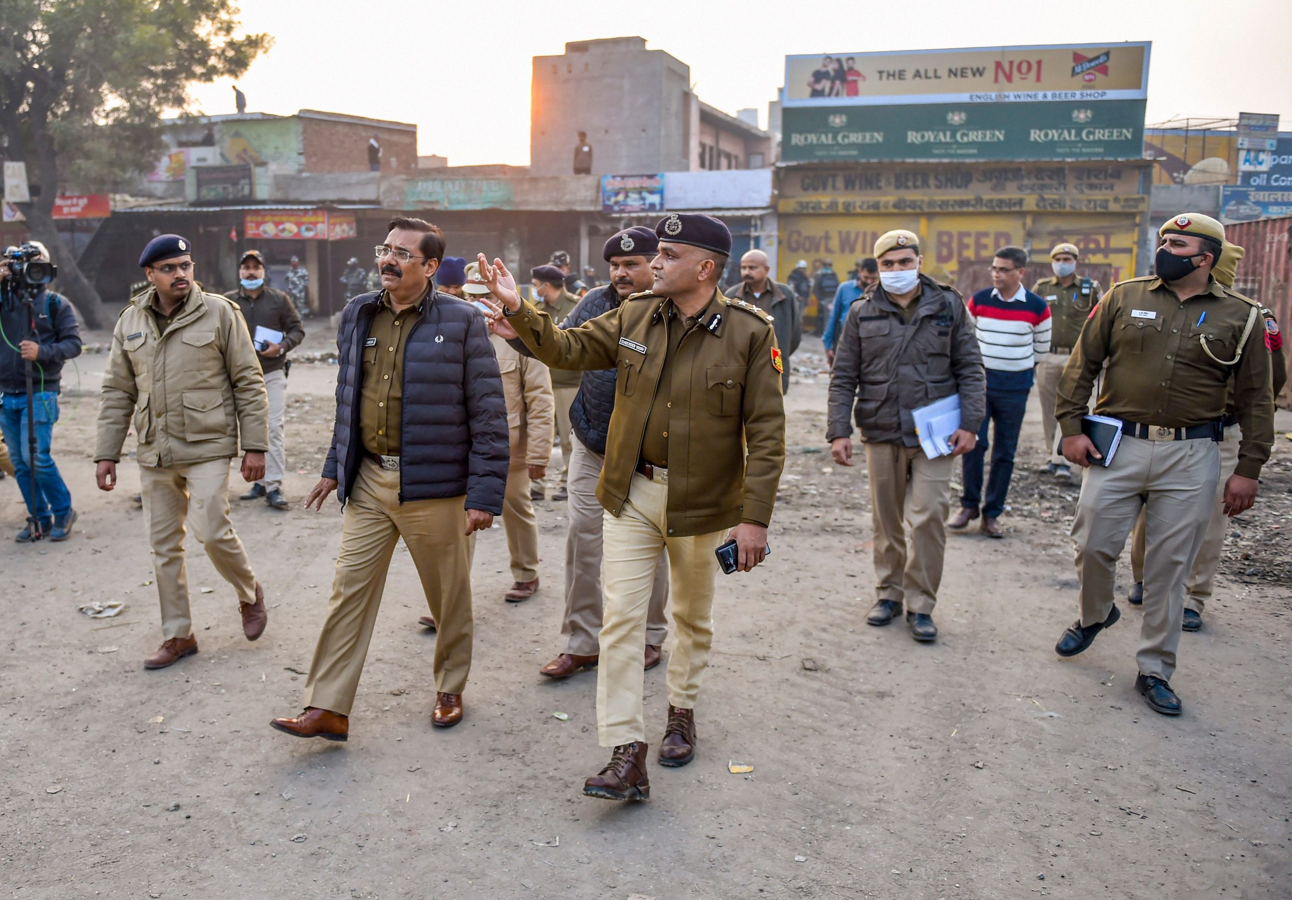 दिल्ली पुलिस की अपील, ’26 जनवरी की घटनाओं की फोटो और वीडियो जारी नंबर पर फॉरवर्ड करें’