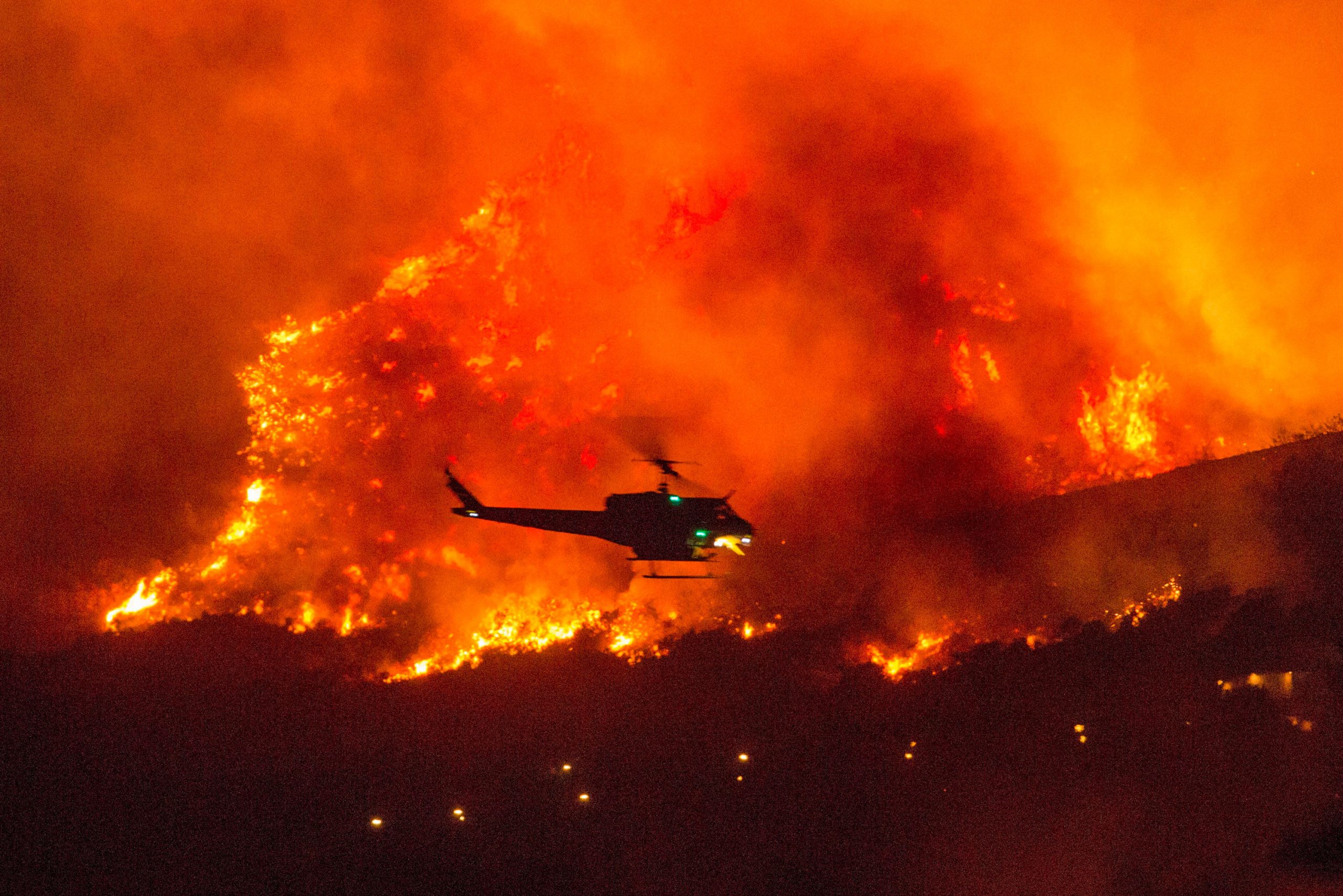 अमेरिकी ‘वेस्ट कोस्ट’ के जंगलों में आग से भारी तबाही, सिर्फ ओरेगन में 5 लाख लोग घर छोड़ने को मजबूर
