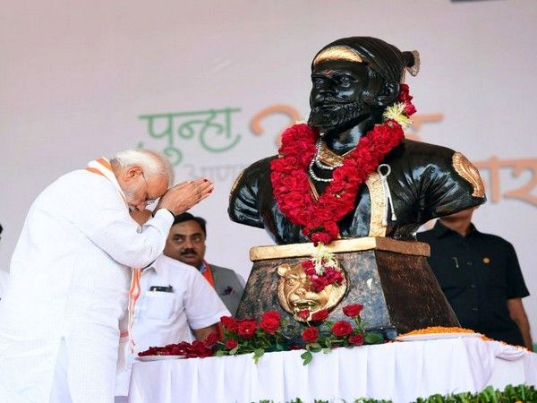 छत्रपति शिवाजी की जयंति पर पीएम मोदी और राहुल गांधी सहित इन बड़े नेताओं ने किया नमन