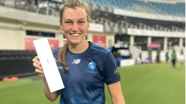 नीदरलैंड की महिला क्रिकेटर ने बनाया वर्ल्ड रिकॉर्ड, कार्तिक-धोनी पीछे छूटे