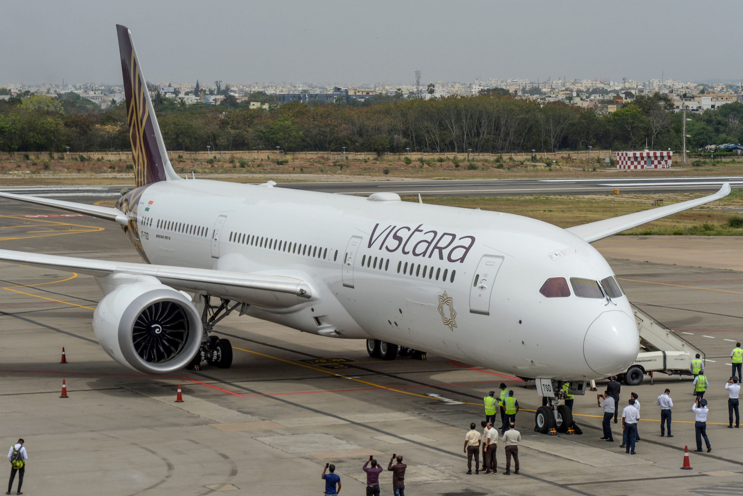 Vistara एयरलाइंस दे रही सस्ते में देश-विदेश घूमने का मौका, आखिरी तारीख है जल्दी करें टिकट बुकिंग