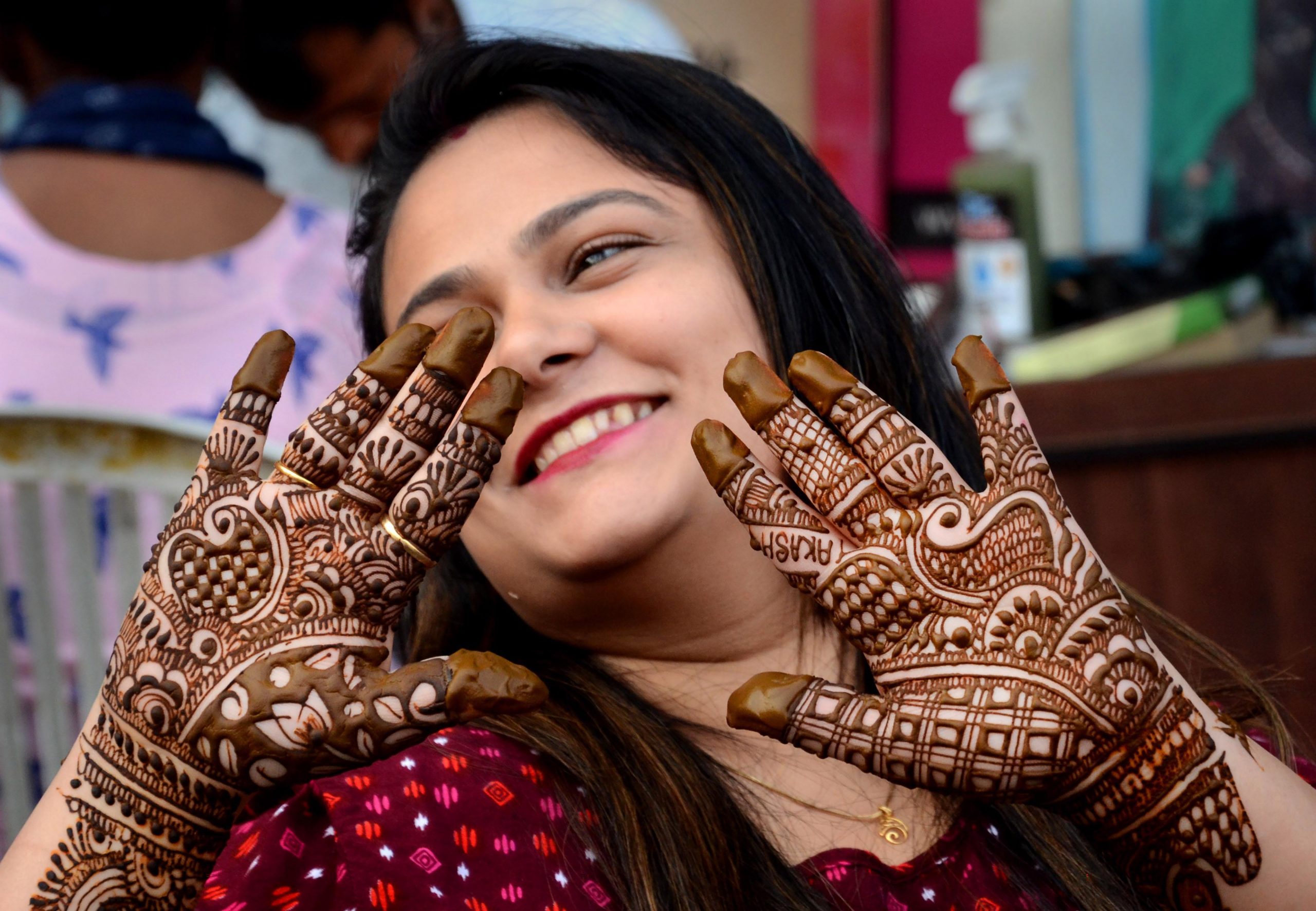 Raksha Bandhan 2021: हाथों पर लगवाएं, मेहंदी के ये बेहतरीन डिजाइन, फोटो देखें