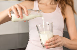 Weight loss Tips:क्या डाइटिंग में दूध पीना चाहिए? जानें दूध वजन कर करता है या बढ़ाता है