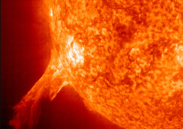 NASA ने शेयर किया आग की लपटों से भरा सूर्य का शानदार वीडियो