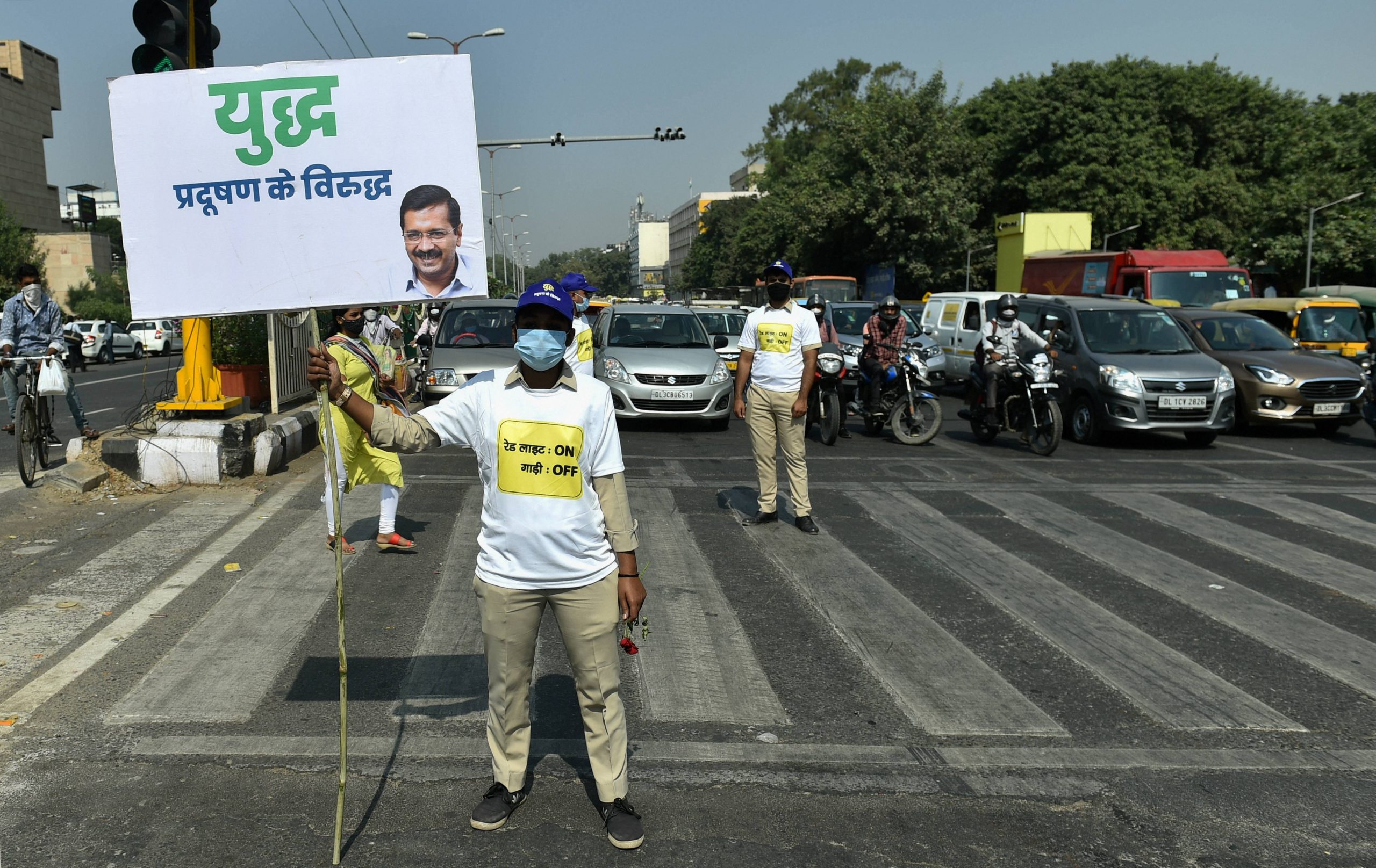प्रदूषण के खिलाफ दिल्ली सरकार का अभियान, ‘सिग्नल पर गाड़ी बंद करने की अपील’
