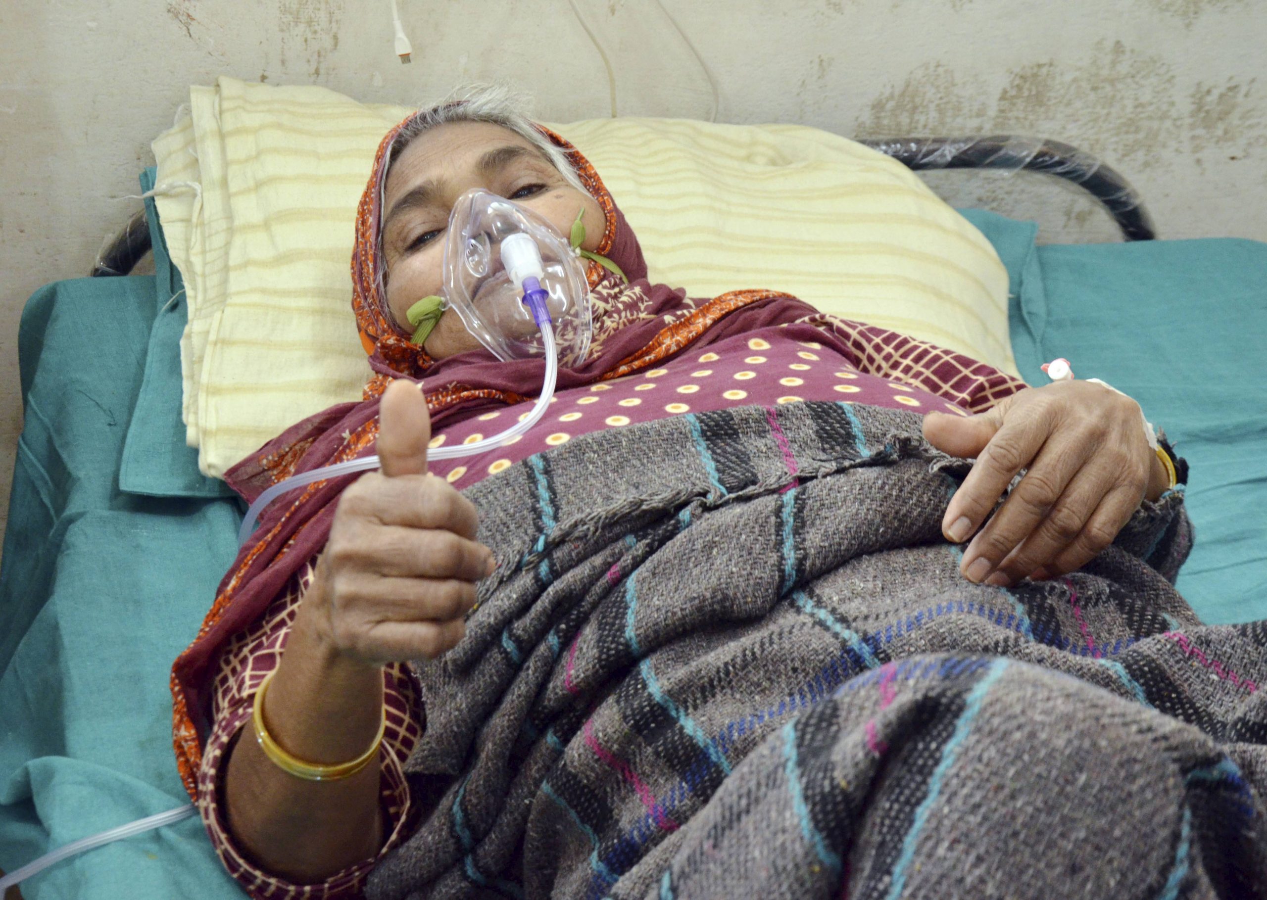 भारत में कोरोना से एक दिन में हुई 4106 मौत, 24 घंटों में आए 2.81 लाख से ज्यादा नए मामले