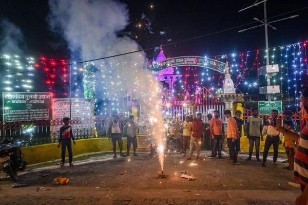 बिहार के इन तीन शहरों में पटाखों पर लगा पूर्ण प्रतिबंध, जानें क्या दिए गए हैं आदेश