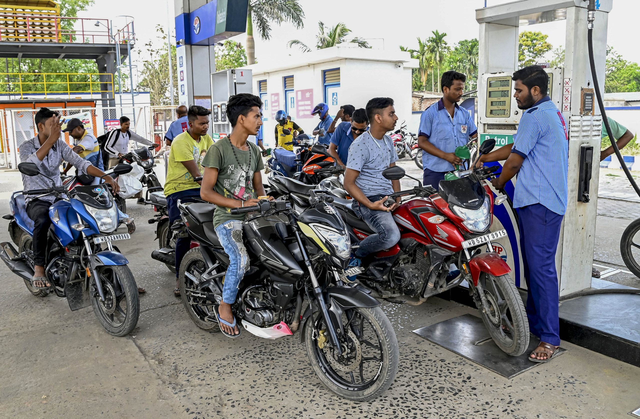 Petrol diesel prices today: जारी हुए पेट्रोल-डीजल के नए रेट, यहां देखें