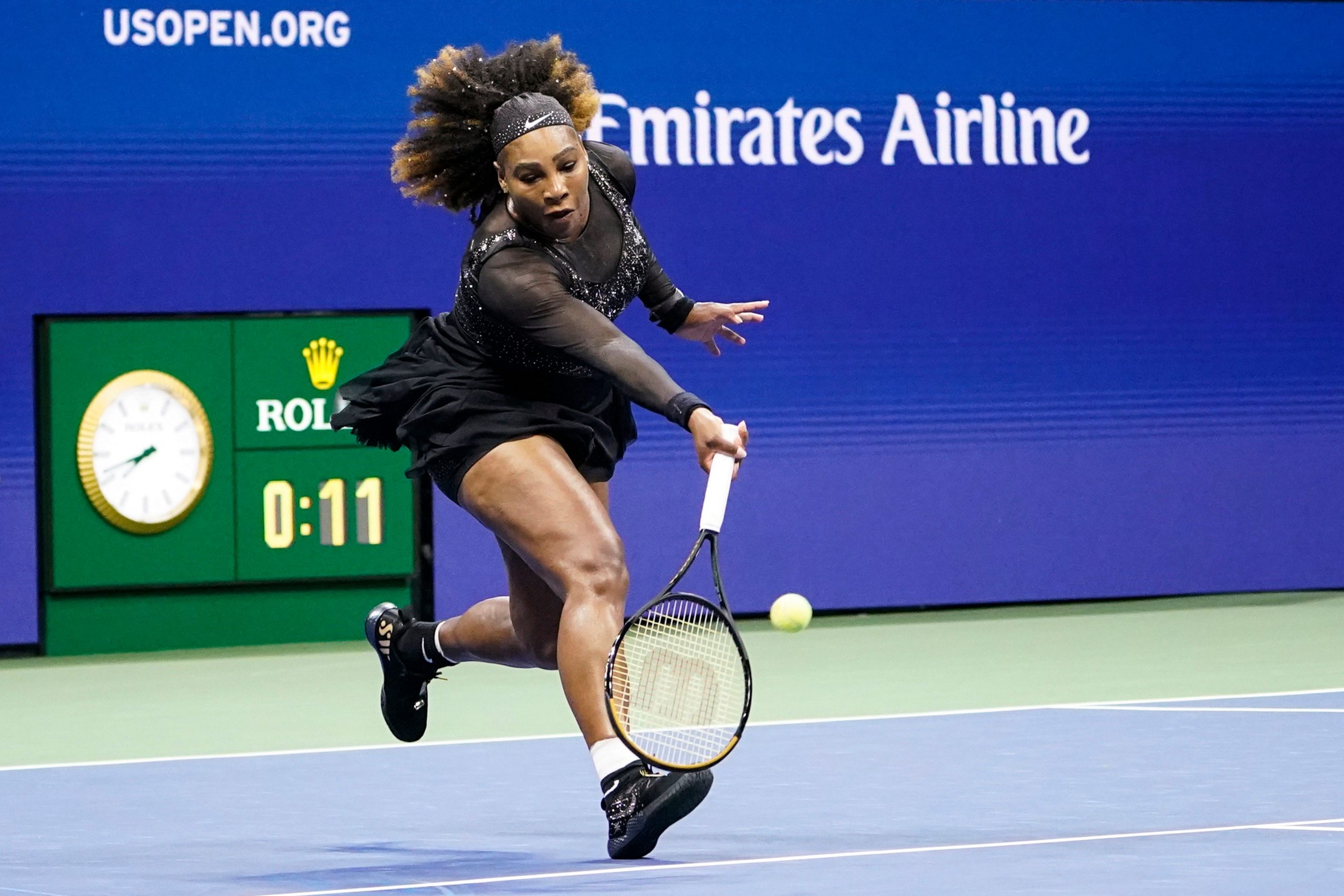Serena Williams: 400 हीरों लगे जूते, सेल्फ डिजाइन ड्रेस पहनकर सेरेना ने मैच में बांध दी समां!