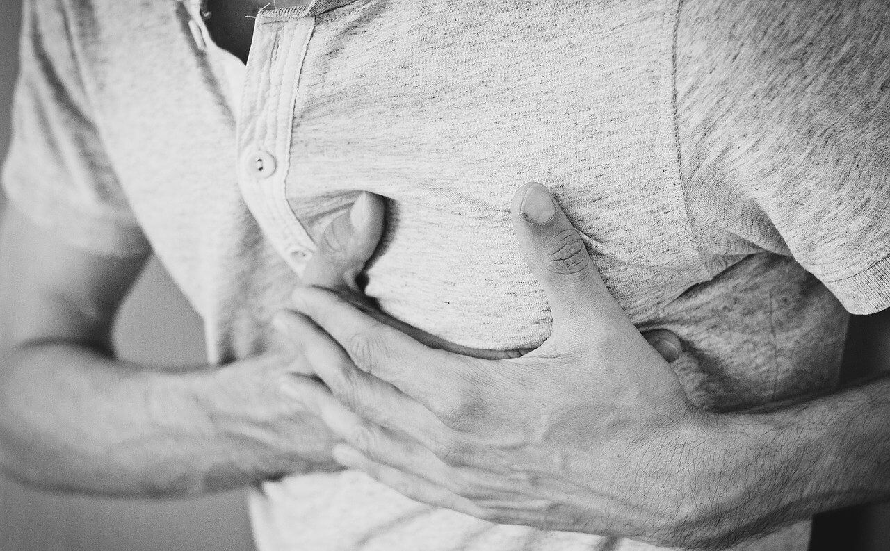 क्या हार्ट बर्न करा सकता है Heart Attack का एहसास? जानें दोनों में अंतर