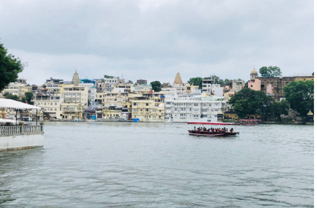 भारत की एकमात्र ऐसी अनोखी नदी जो निकलती तो पहाड़ों से है, लेकिन नहीं होता किसी सागर के साथ संगम
