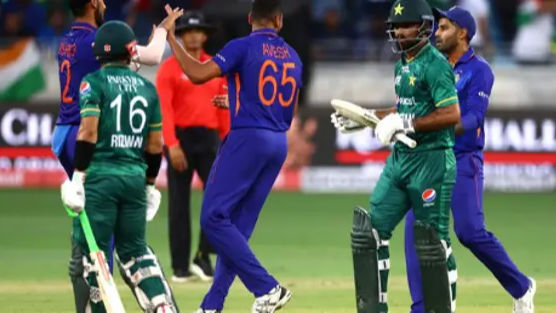 IND v PAK Asia Cup 2022: इंडिया के खिलाफ मैच में काली पट्टी बांधकर क्यों उतरा पाकिस्तान, जानें वजह