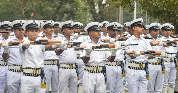 भारतीय नौसेना में निकली भर्तियां, 10वीं पास उम्मीदवार भी कर सकते हैं आवेदन