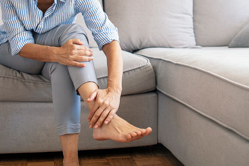 पैर में दिखने लगे ऐसे बदलाव, तो इस गंभीर बीमारी का हो सकता है संकेत