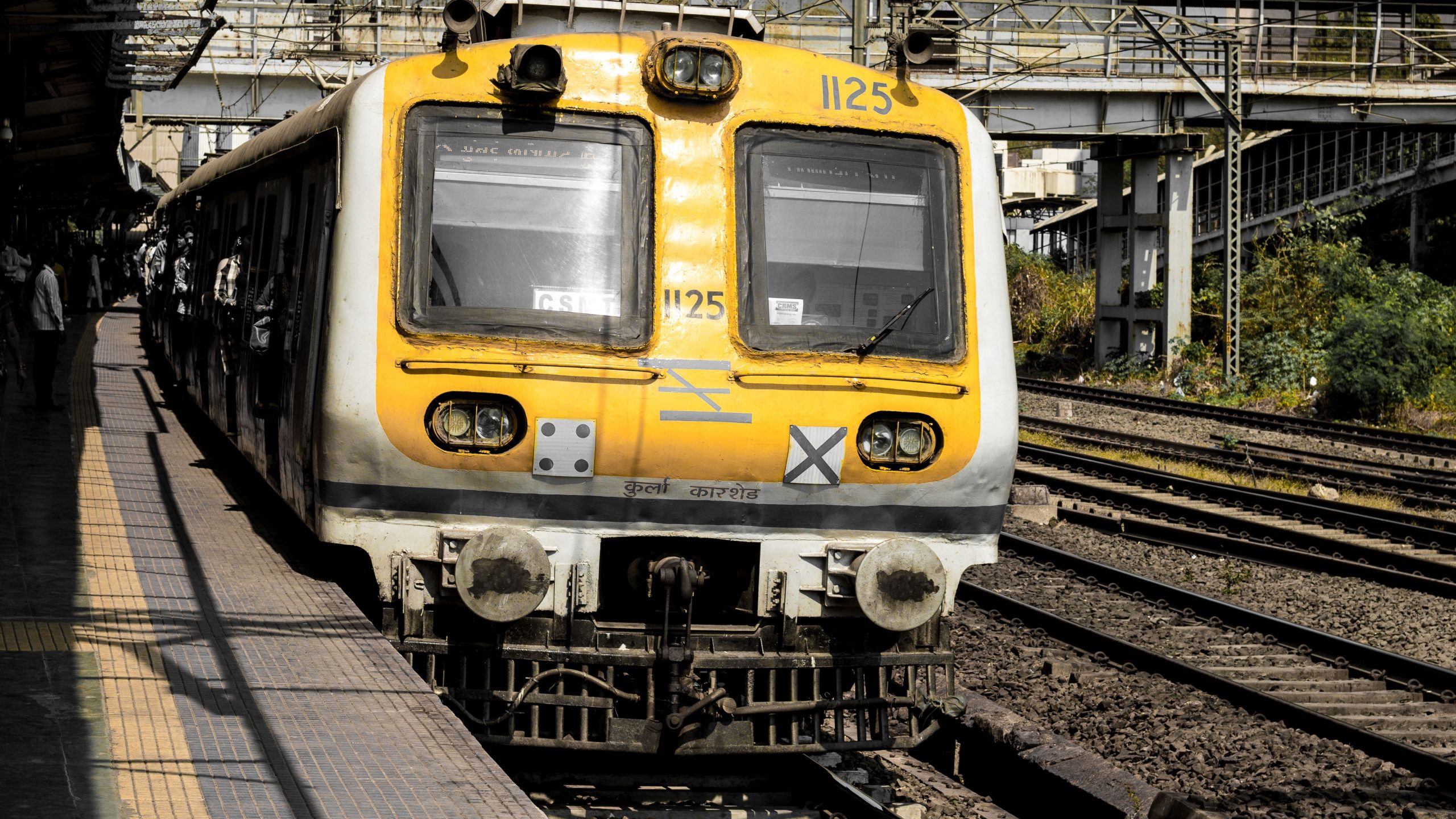 Indian Railways ने 2020-21 में टिकट बेचकर कमा डाले इतने करोड़, जानें कैसे?