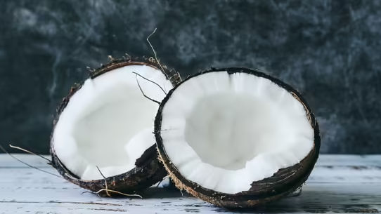 रोज सोने से पहले खा लें सूखे नारियल का एक टुकड़ा, नहीं देनी पड़ेगी डॉक्टर की फीस
