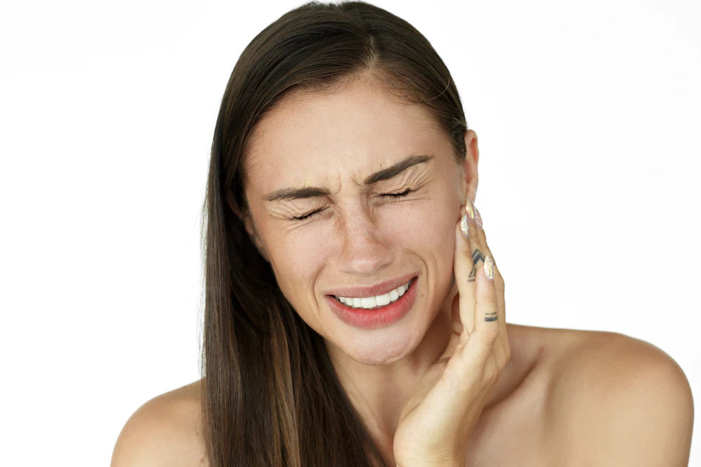 दांत के दर्द को खत्म करने के लिए अपनाएं ये 4 घरेलू उपाय, जल्द मिलेगी राहत
