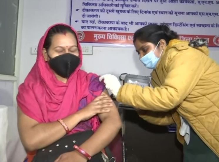 भारत के में जारी है कोविड-19 वैक्सीन का ड्राई रन, जानें इससे जुड़ी 10 बड़ी बातें