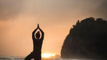 Yoga day: यूपी के शख्स ने एक मिनट में 20 बार सूर्य नमस्कार कर रच दिया कीर्तिमान