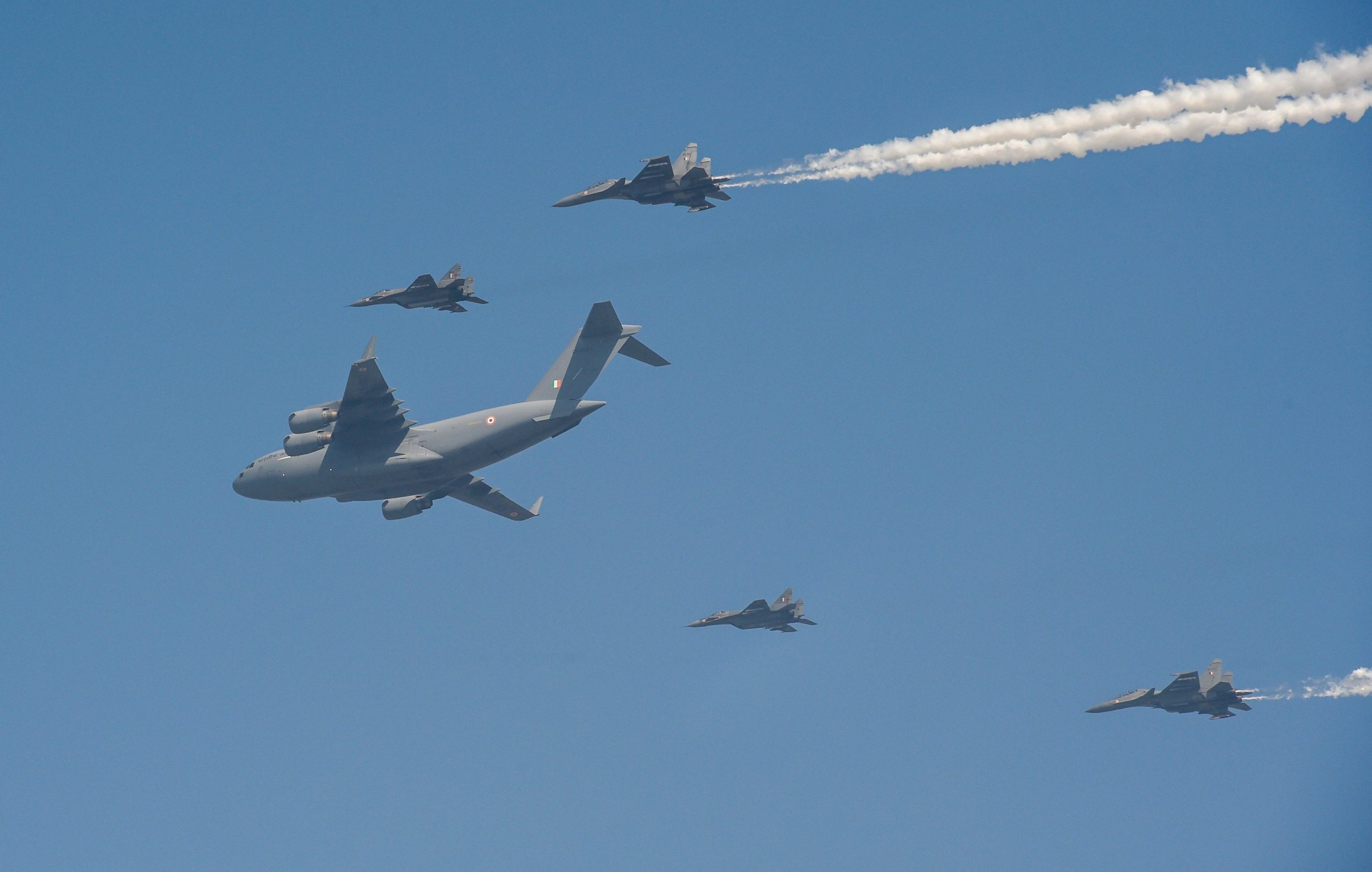 Air Force Day: वायुसेना ने दिखाई अपनी ताकत, एयर चीफ मार्शल ने कहा- ‘दुश्मनों से निपटने के लिए हैं तैयार’