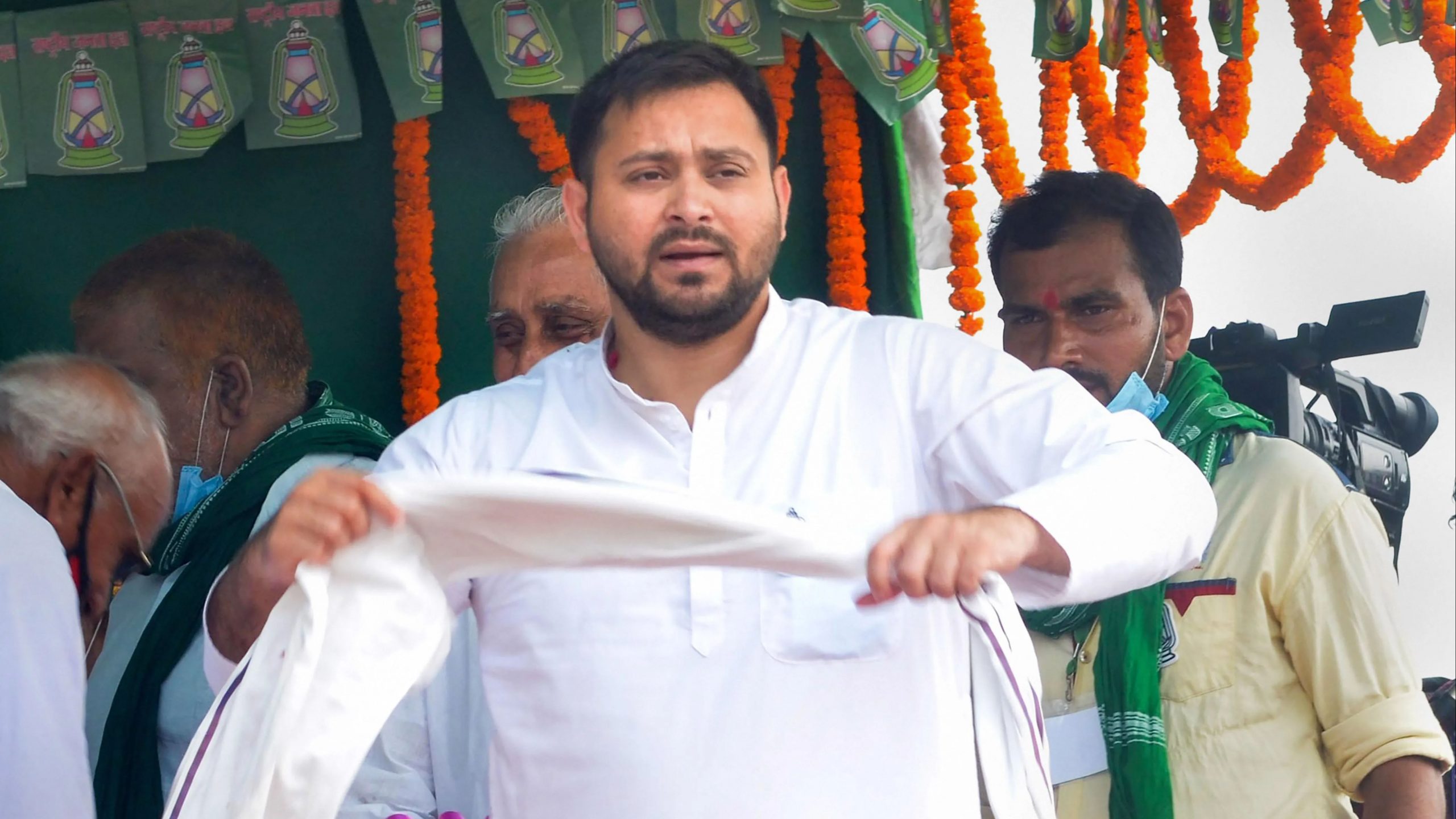 Bihar Election 2020: प्याज के दाम को लेकर बीजेपी पर तेजस्वी का तंज, ‘अब महंगाई डायन नहीं भौजाई नजर आ रही है’