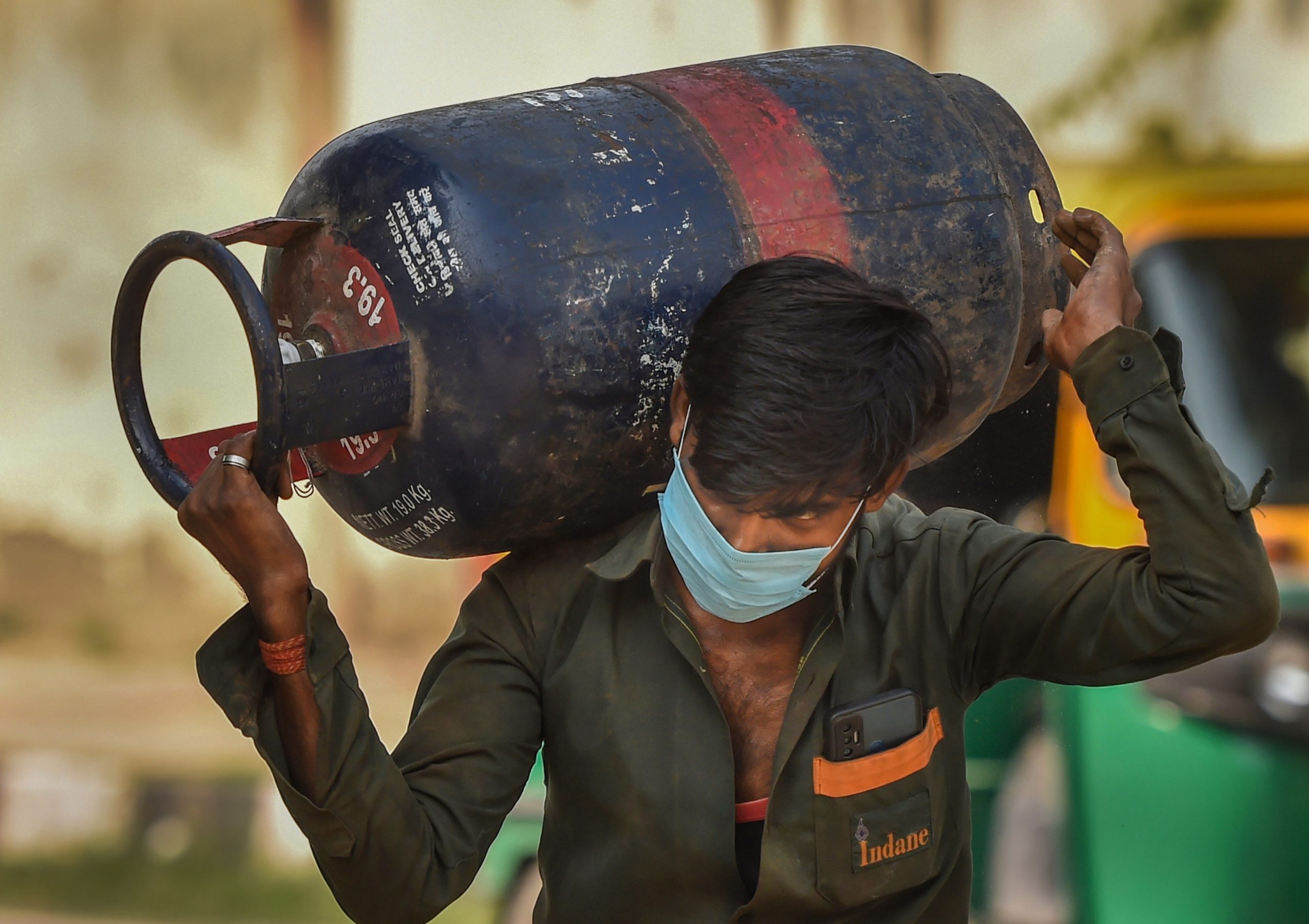 LPG Cylinder हुआ महंगा, देखें दिल्ली से लेकर पटना तक के ताजा रेट