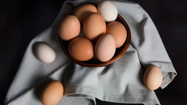 पकाने से पहले अंडों को भूलकर भी न धोएं, जानिए साफ करने का सही तरीका