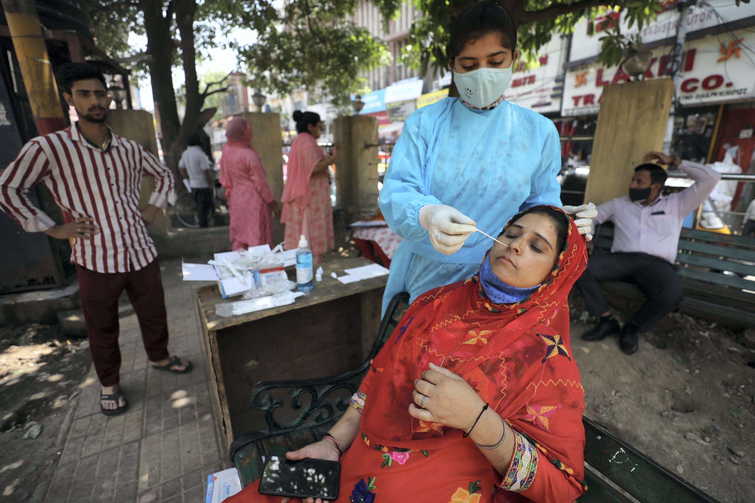 दिल्ली में कोरोना के मामलों में फिर बढ़ोतरी, संक्रमण दर पहुंचा 7.22 प्रतिशत