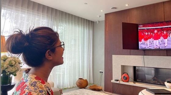 Priyanka Chopra ने घर पर देखा Tokyao Olympics के ओपनिंग सेरेमनी, शेयर की तस्वीर