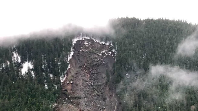 Champawat Landslide Video: पहाड़ गिरने का ऐसा भयावह मंजर आपने कभी नहीं देखा होगा