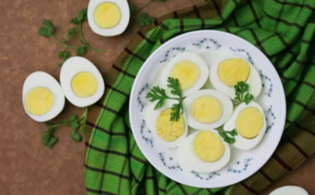 उबला अंडा खाने के हैं अनेक फायदे, इस समय खाने से दूर होगी कई बीमारियां