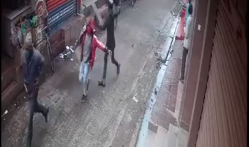 बिहार के दरभंगा में ज्वेलरी शॉप से 14 किलो सोने की लूट, CCTV में कैद हुए चोर, तेजस्वी ने शेयर किया VIDEO